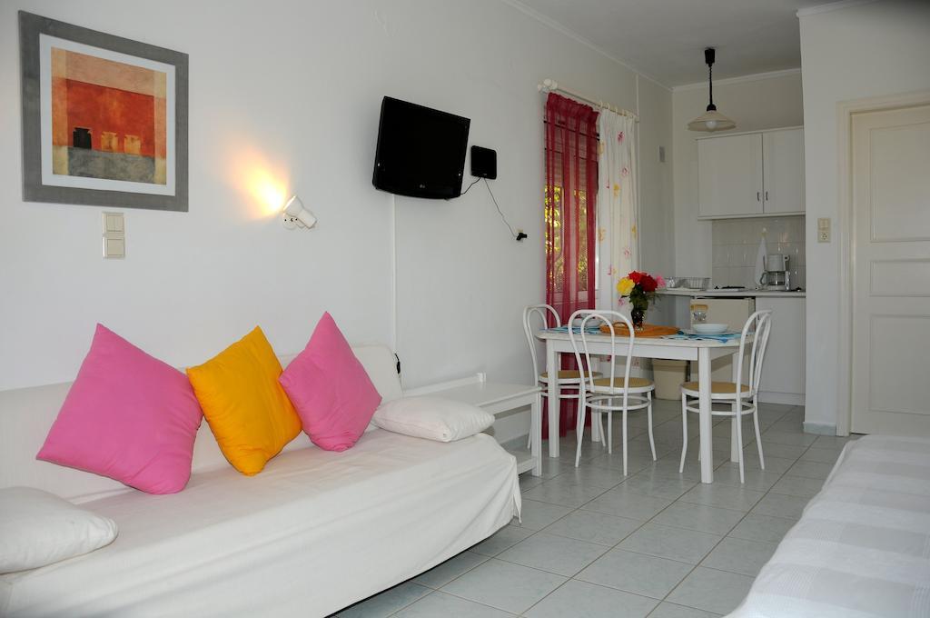 Villa Fleria Seaside Studios & Apts Gerani  Екстериор снимка